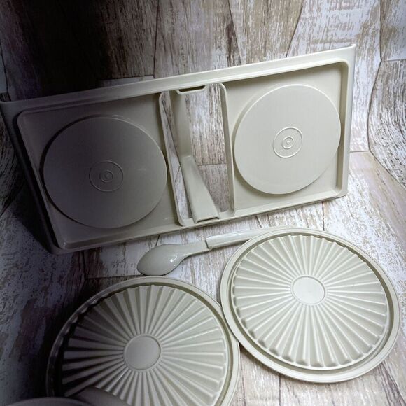 Vintage TUPPERWARE two 1323 Condiment Bowls W/Lids 812 Caddy 1550 spoon - Picture 8 of 16